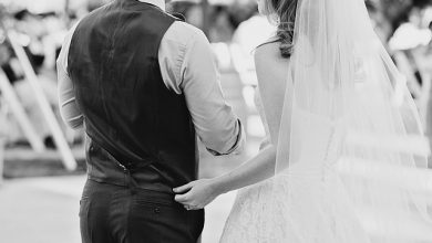 عبارات تهنئة للام بزواج بنتها